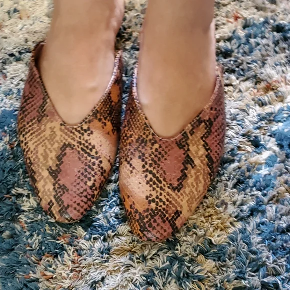 Snake print slip-on shoes - Picture 7 of 7